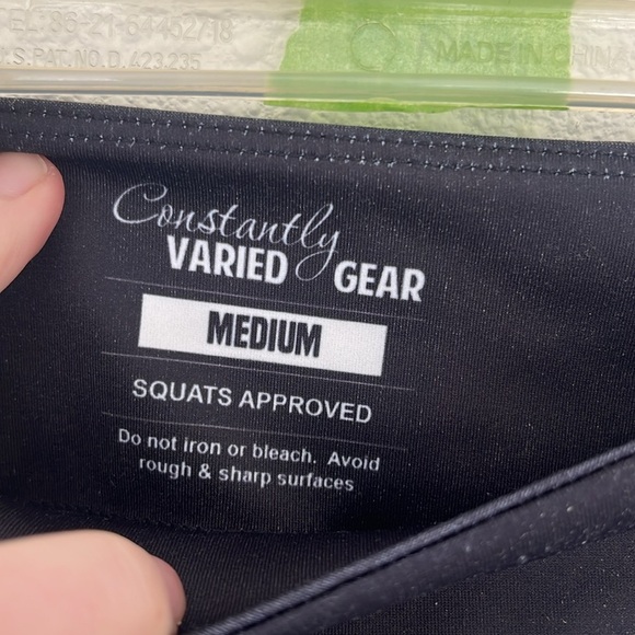 WOMENS MEDIUM CVG CONSTANTLY VARIED GEAR SKULL LEGGINGS - Picture 5 of 5